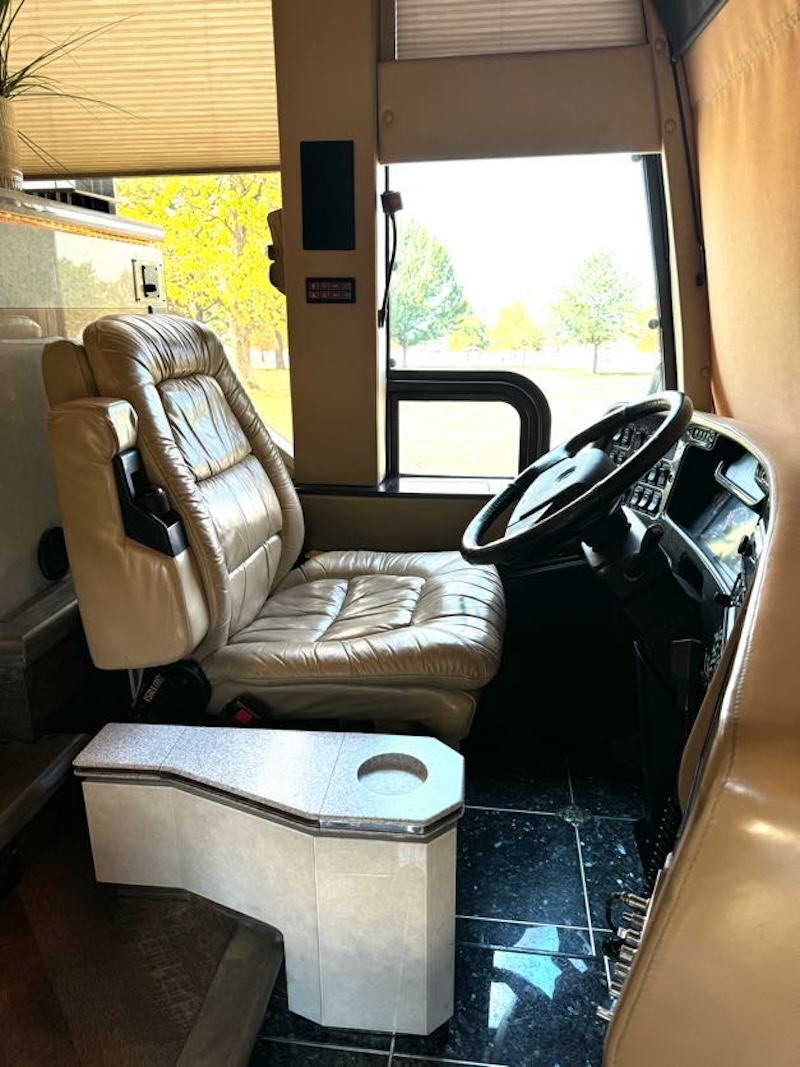 2002 Prevost Featherlite  H3-45 For Sale