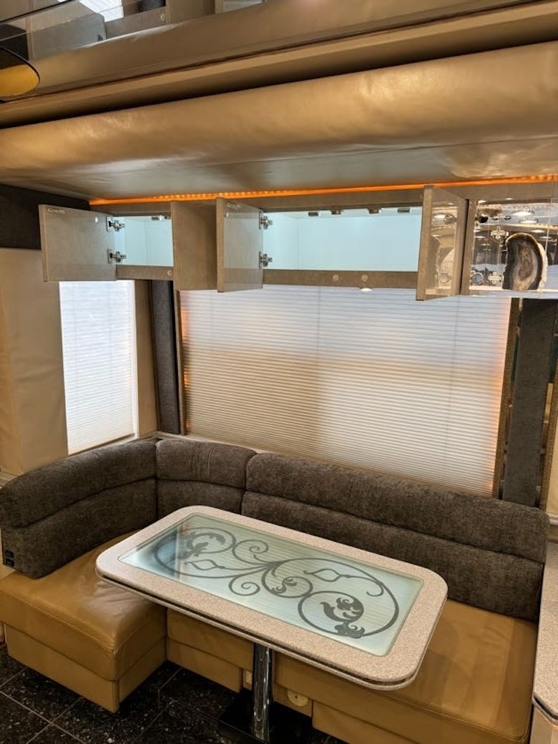 2002 Prevost Featherlite  H3-45 For Sale