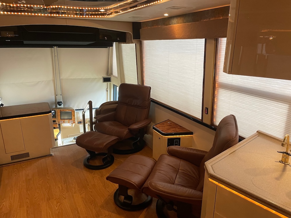 2002 Prevost Featherlite H3-45 For Sale