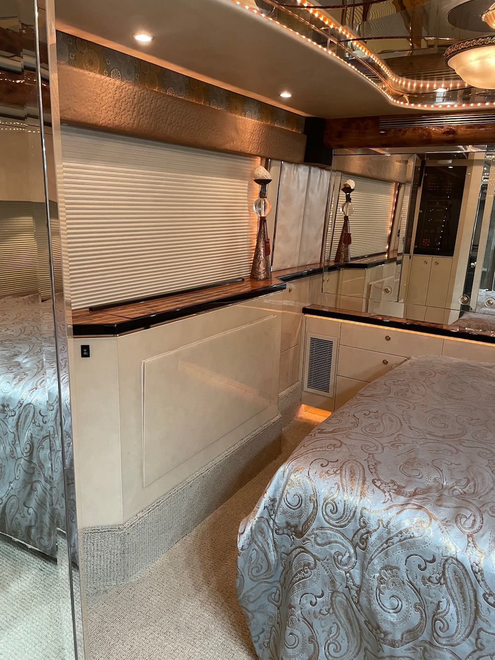 2002 Prevost Featherlite H3-45 For Sale