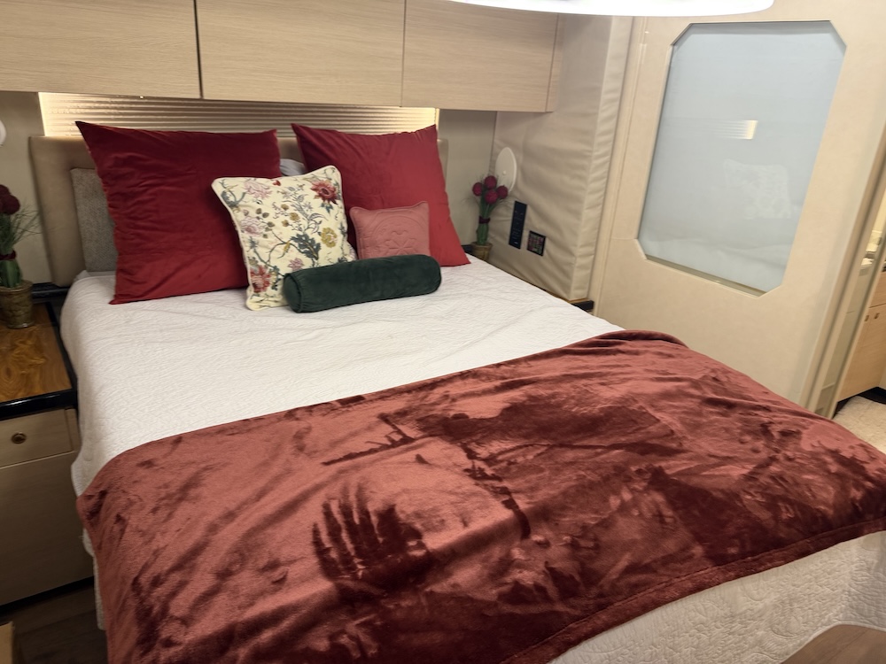2002 Prevost Featherlite H3-45 For Sale