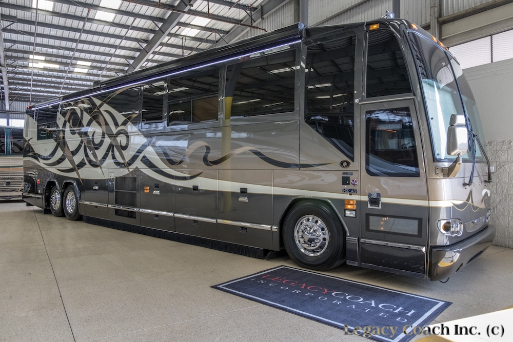 2002 Prevost Featherlite H3-45 For Sale