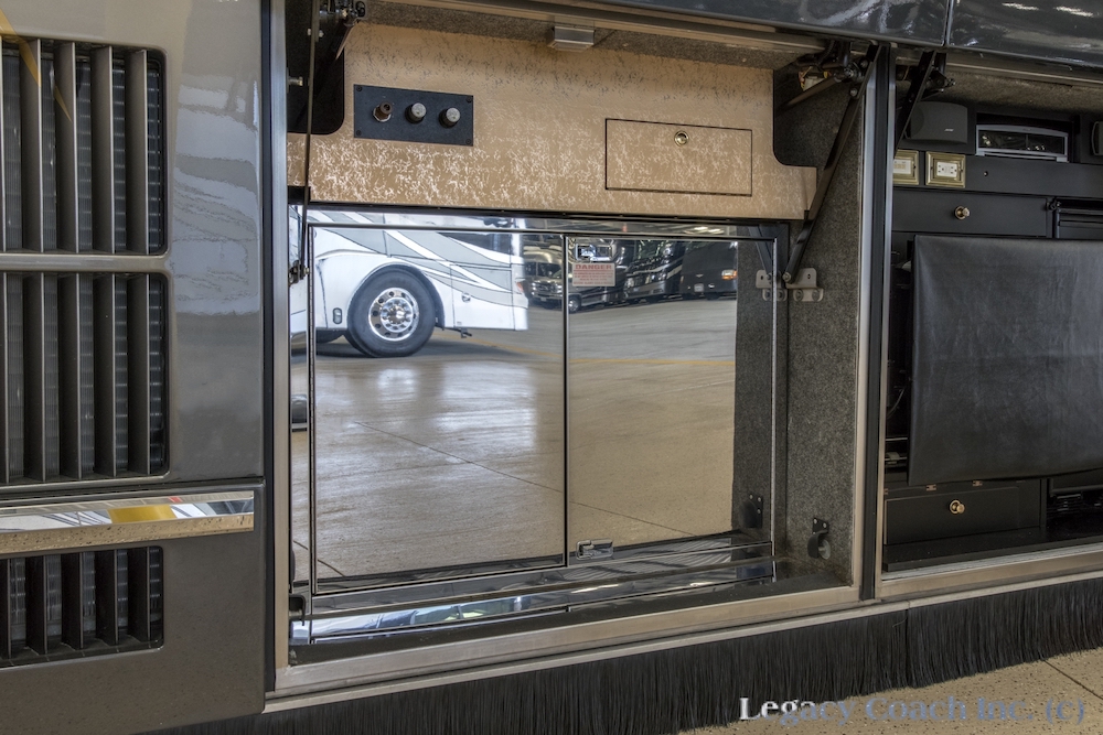 2002 Prevost Featherlite H3-45 For Sale