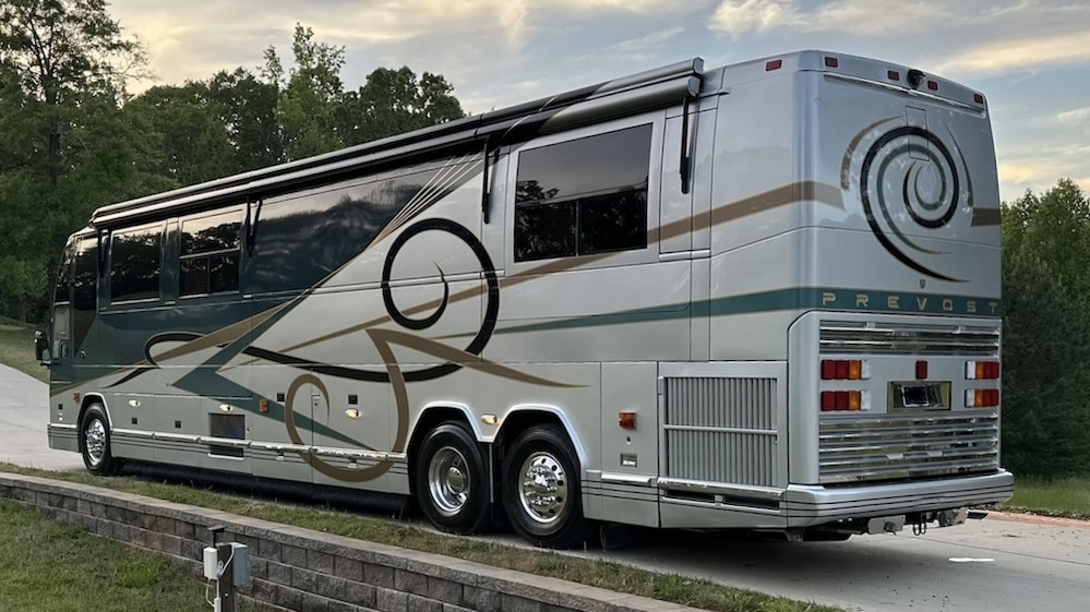 2002 Prevost Featherlite H3-45 For Sale