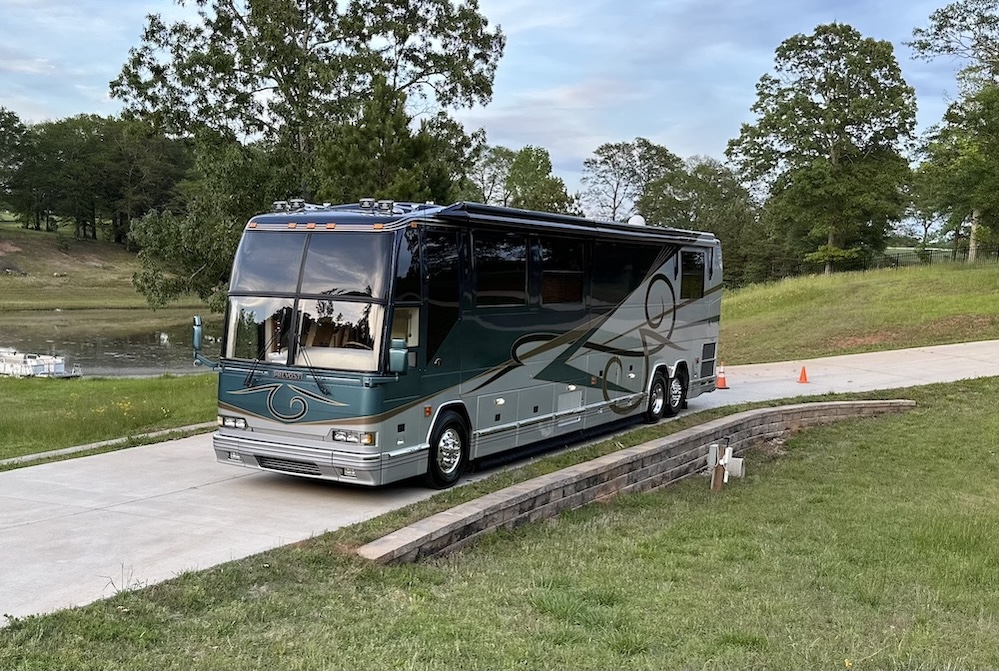 2002 Prevost Featherlite H3-45 For Sale