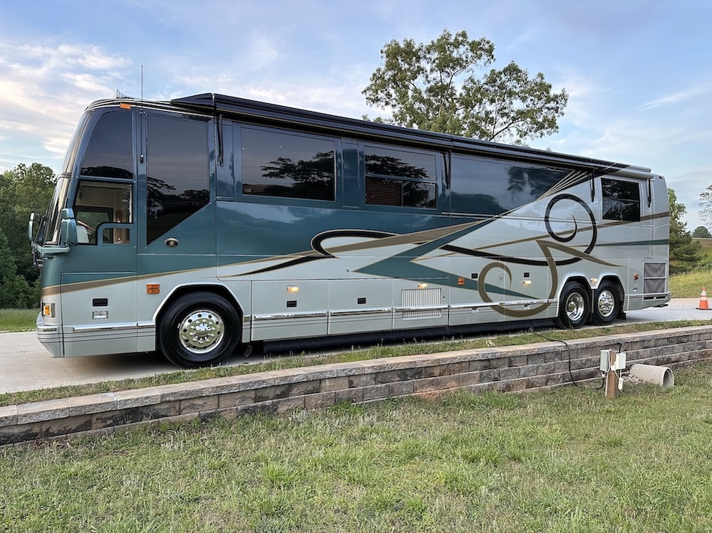 2002 Prevost Featherlite H3-45 For Sale