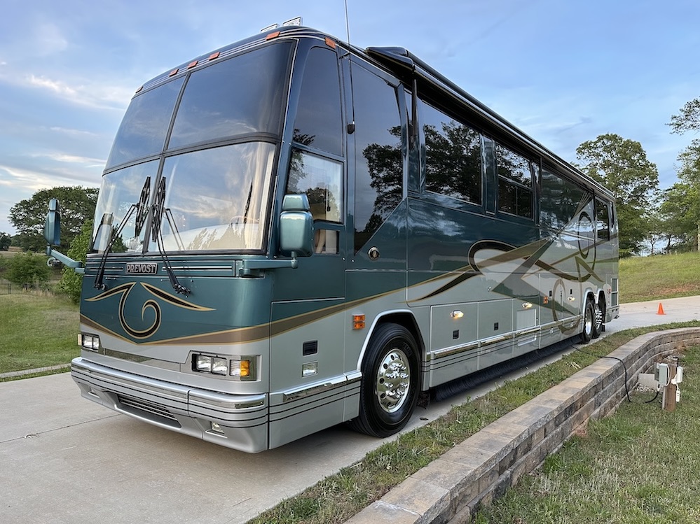 2002 Prevost Featherlite H3-45 For Sale