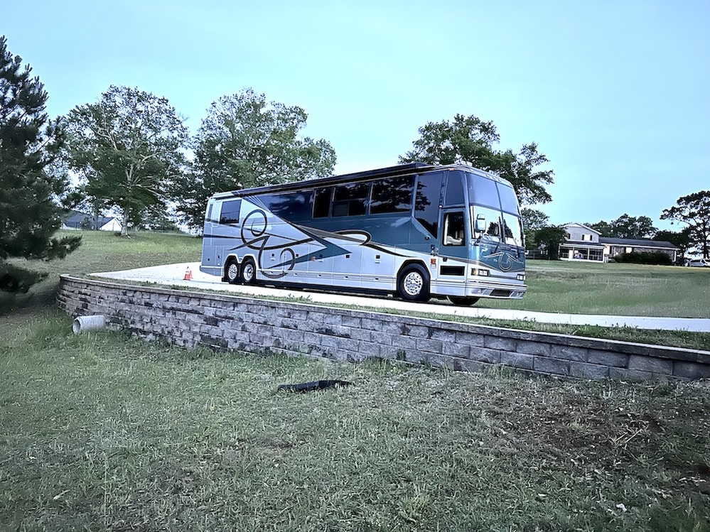 2002 Prevost Featherlite H3-45 For Sale