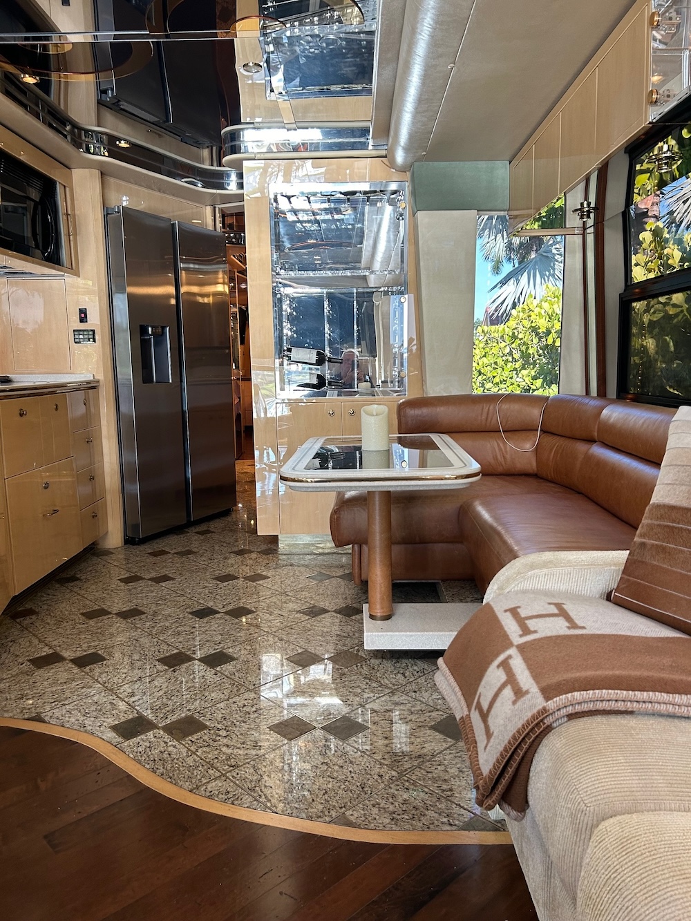 2002 Prevost Featherlite H3-45 For Sale