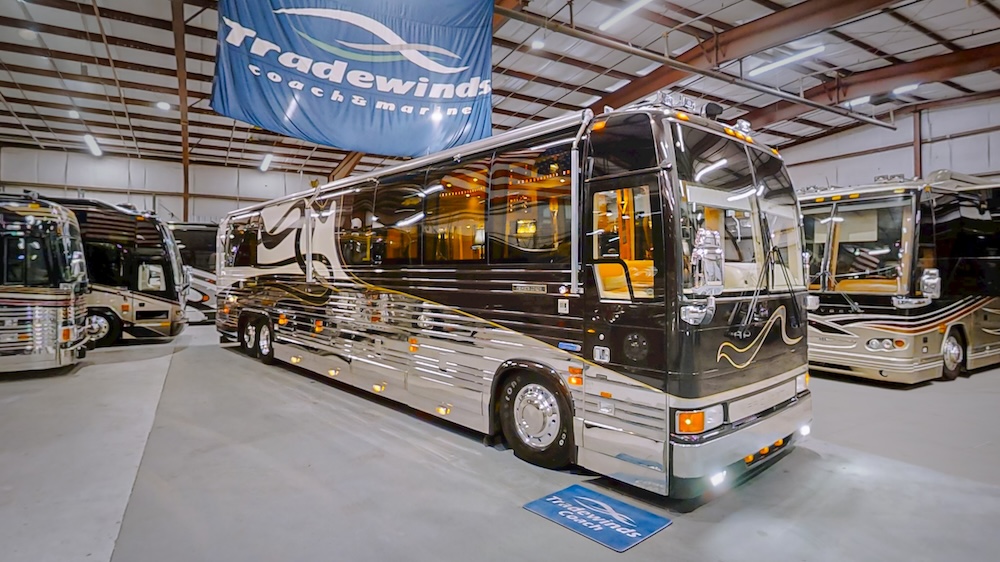 2002 Prevost Featherlite XLII For Sale