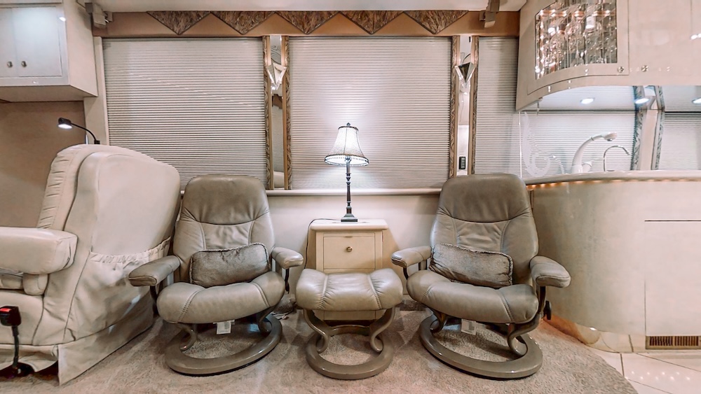 2002 Prevost Featherlite XLII For Sale