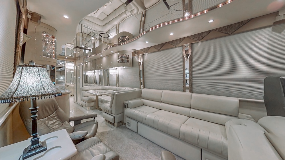 2002 Prevost Featherlite XLII For Sale