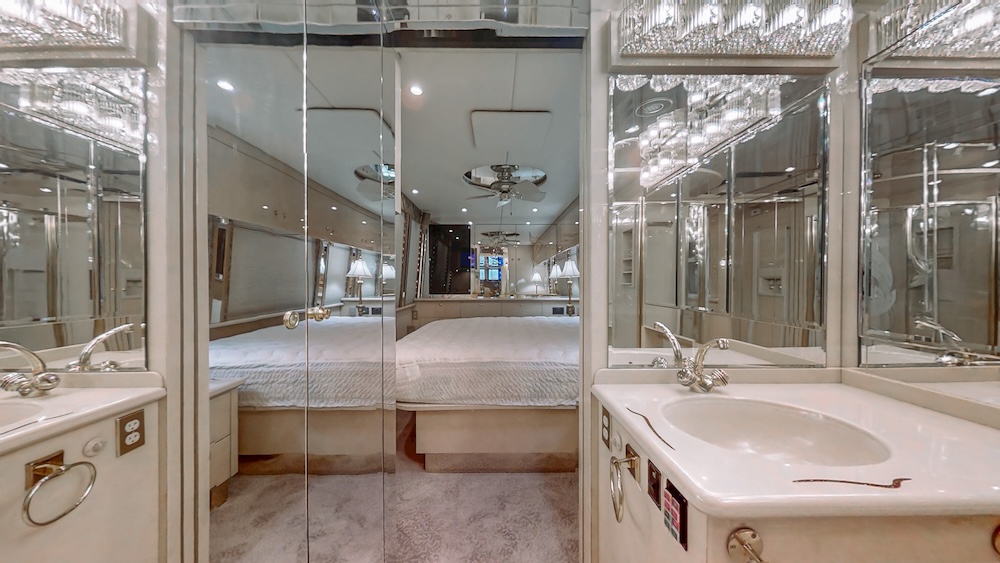 2002 Prevost Featherlite XLII For Sale