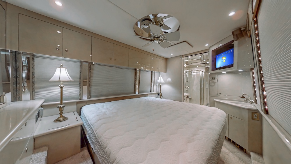 2002 Prevost Featherlite XLII For Sale
