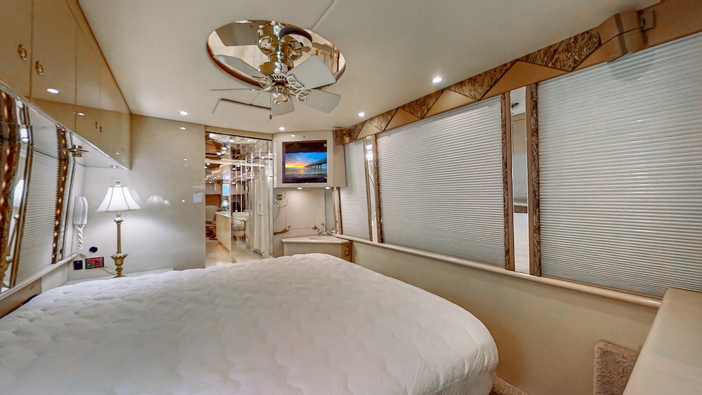 2002 Prevost Featherlite XLII For Sale