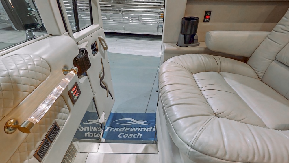 2002 Prevost Featherlite XLII For Sale