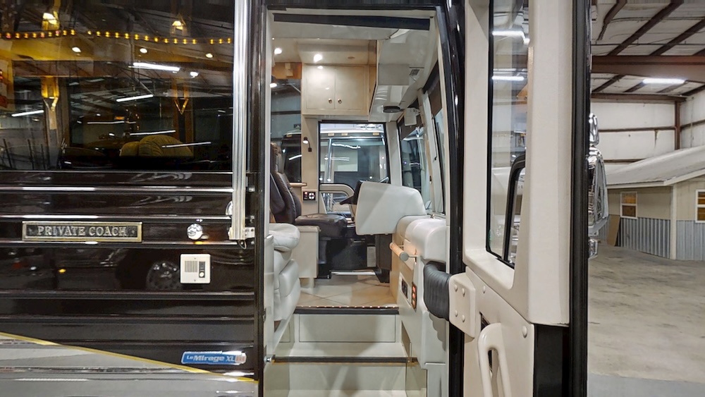 2002 Prevost Featherlite XLII For Sale
