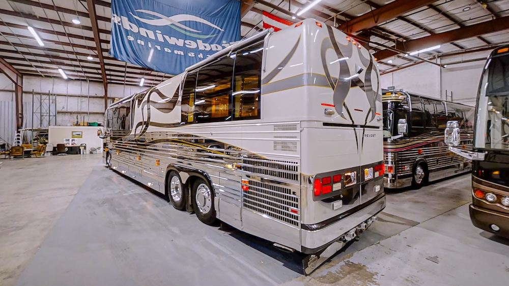 2002 Prevost Featherlite XLII For Sale