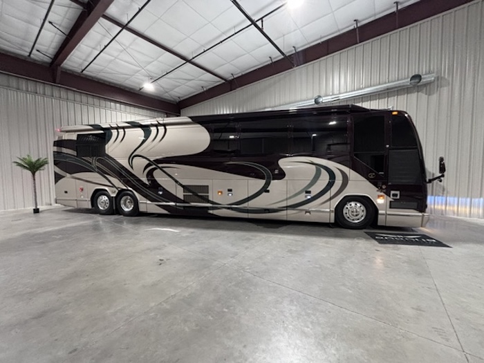 2002 Prevost Featherlite H3-45 For Sale