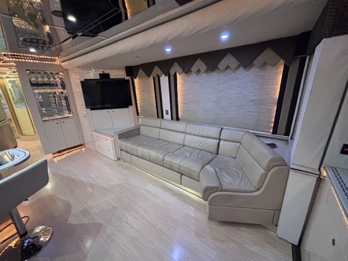 2002 Prevost Featherlite H3-45 For Sale