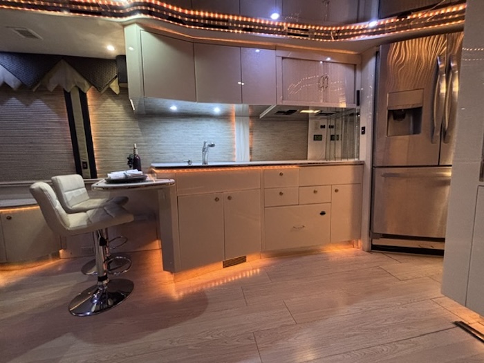2002 Prevost Featherlite H3-45 For Sale