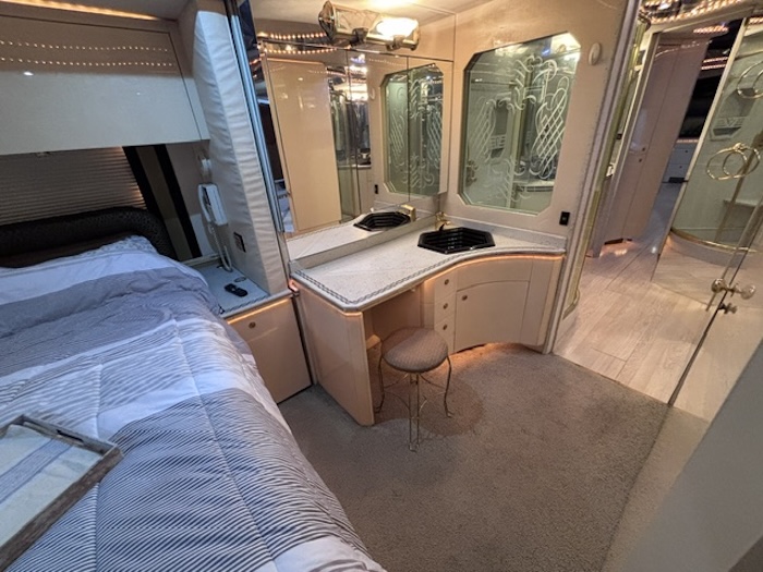 2002 Prevost Featherlite H3-45 For Sale