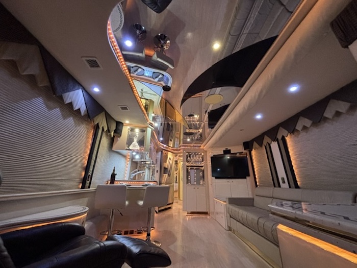2002 Prevost Featherlite H3-45 For Sale