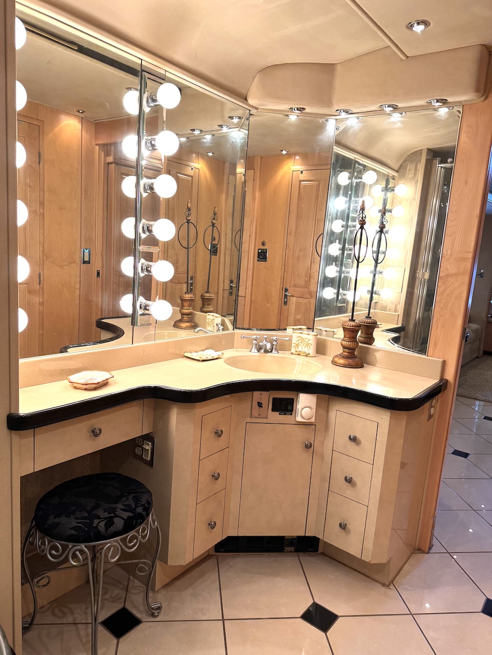 2002 Prevost Royale XLII For Sale