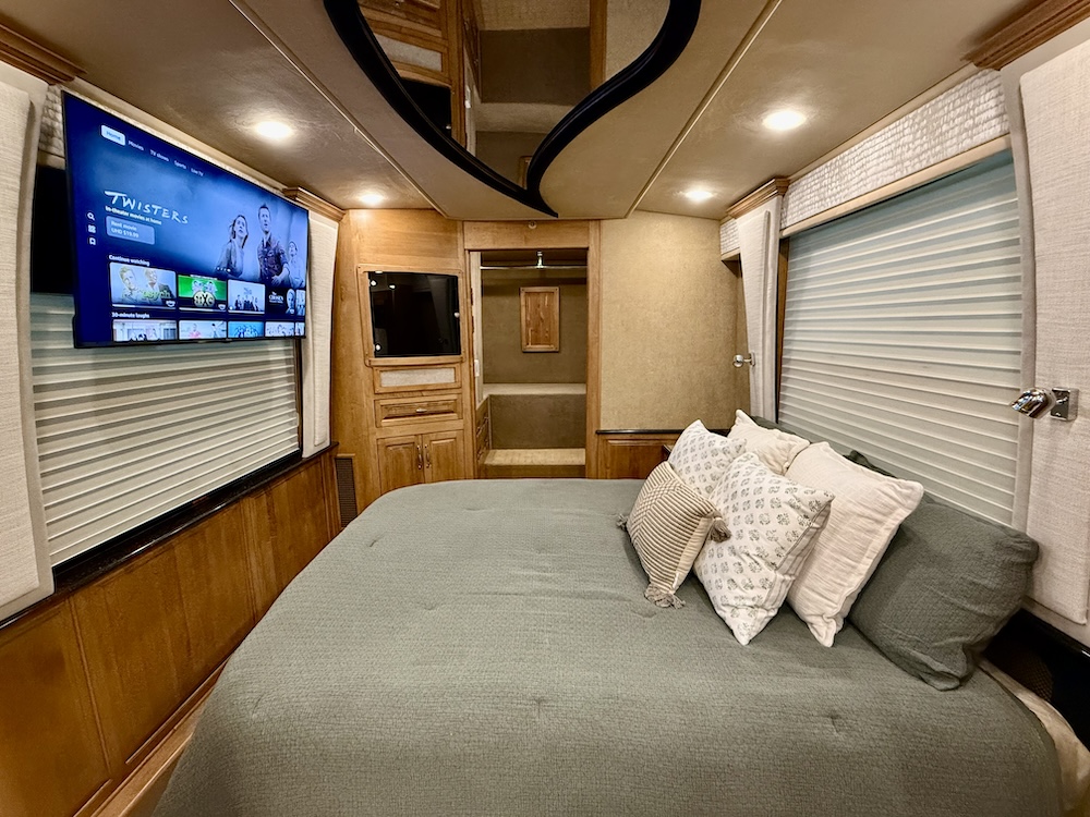 2002 Prevost  Royale XLII For Sale