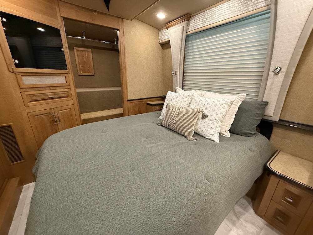 2002 Prevost  Royale XLII For Sale