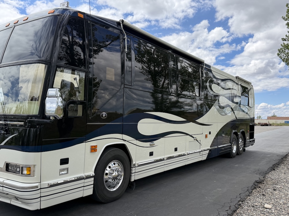 2003 Prevost Featherlite H3-45 For Sale