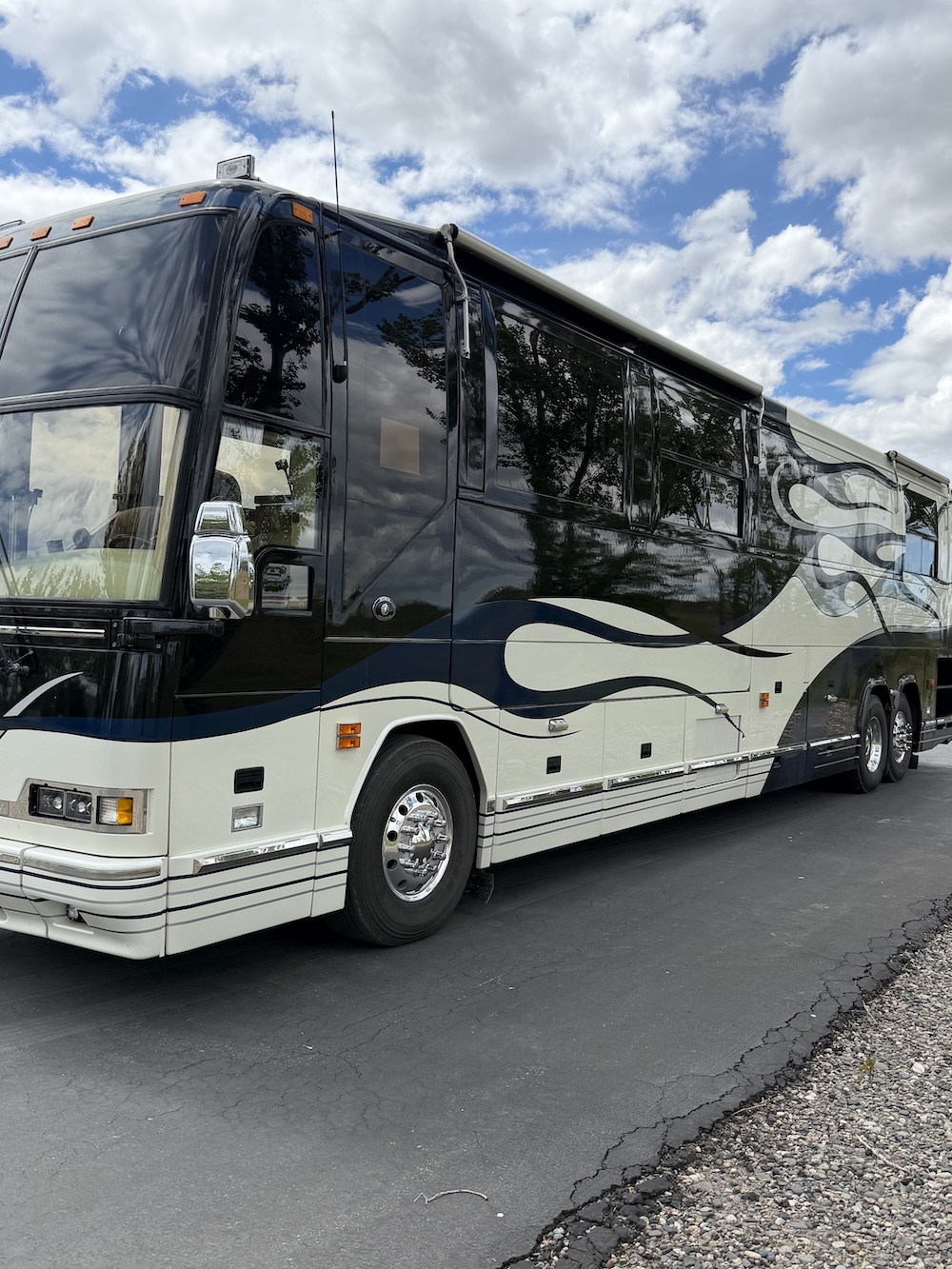2003 Prevost Featherlite H3-45 For Sale