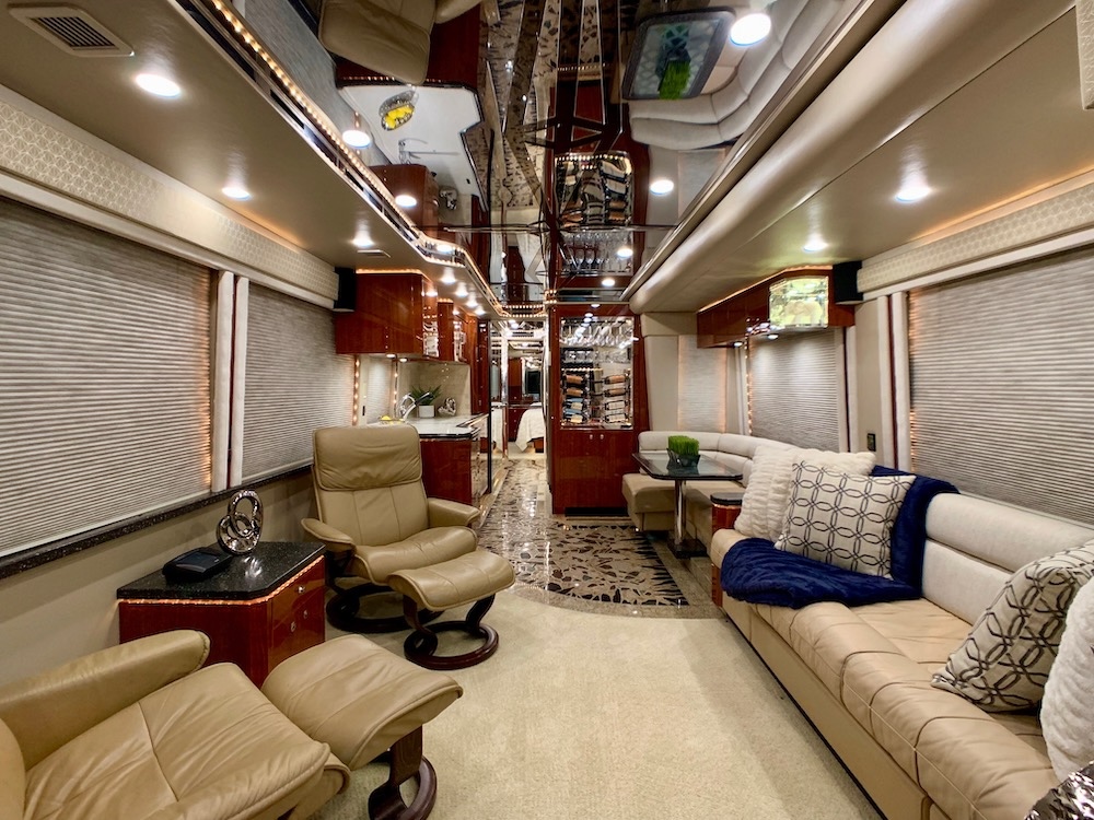 2003 Prevost Featherlite  H3-45 For Sale