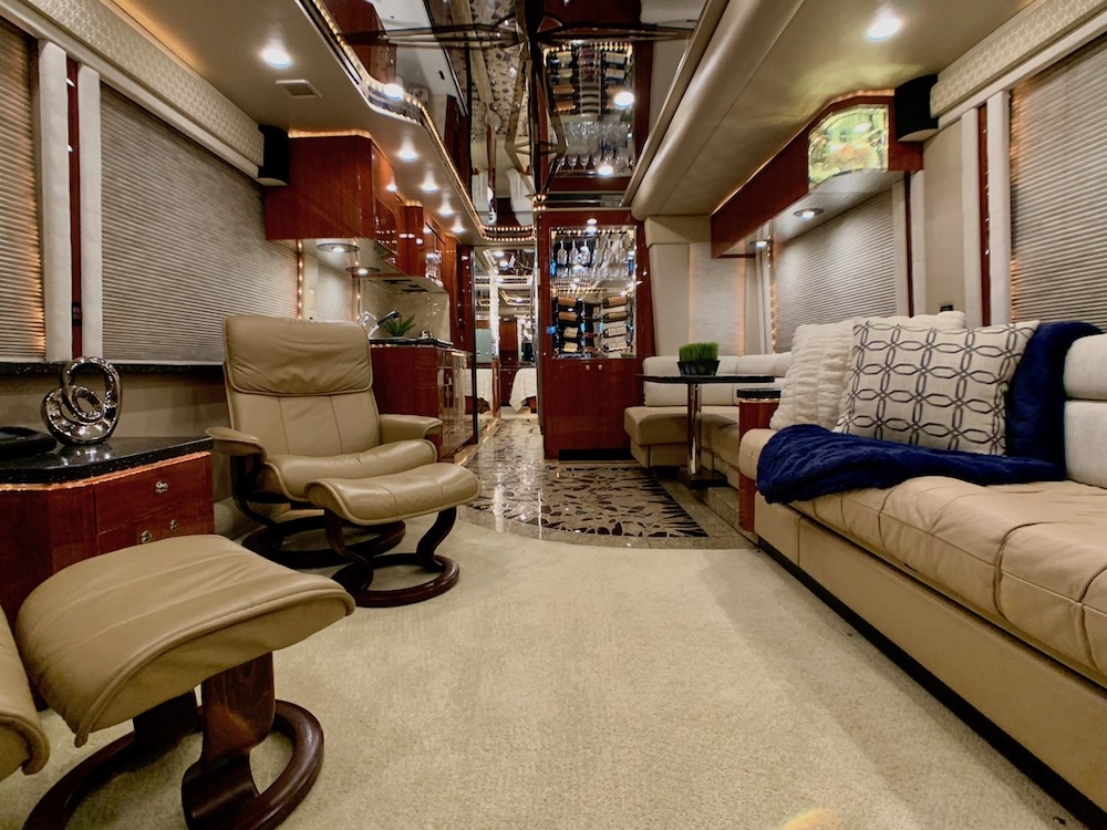 2003 Prevost Featherlite  H3-45 For Sale