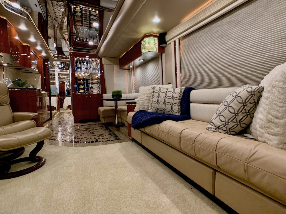 2003 Prevost Featherlite  H3-45 For Sale