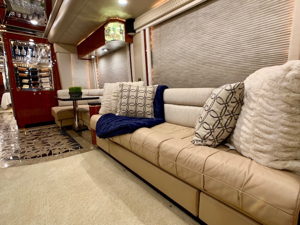 2003 Prevost Featherlite  H3-45 For Sale
