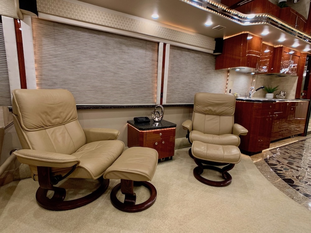 2003 Prevost Featherlite  H3-45 For Sale