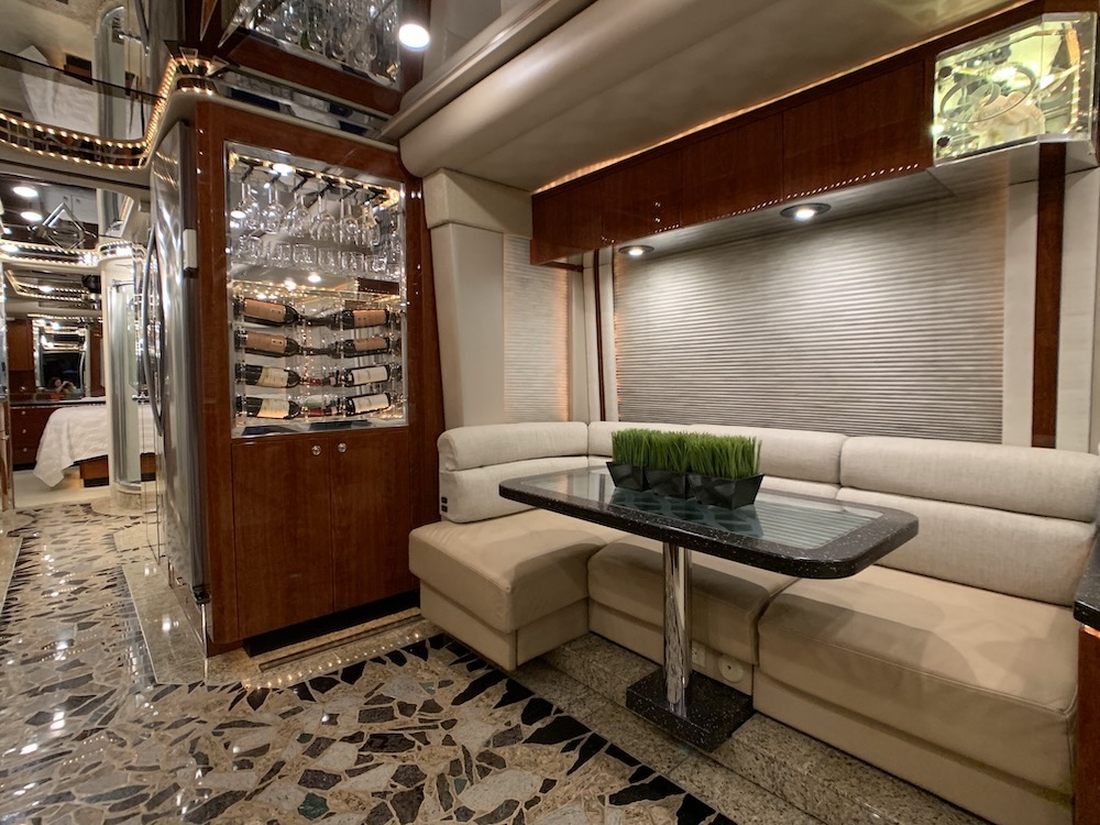 2003 Prevost Featherlite  H3-45 For Sale