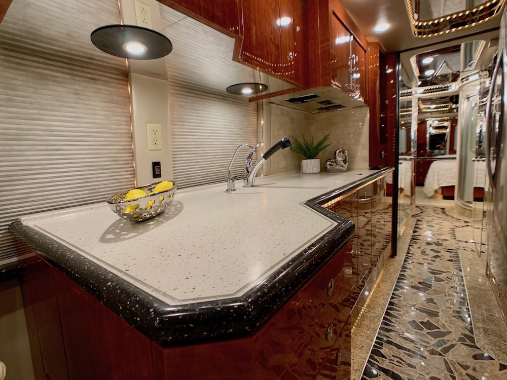2003 Prevost Featherlite  H3-45 For Sale