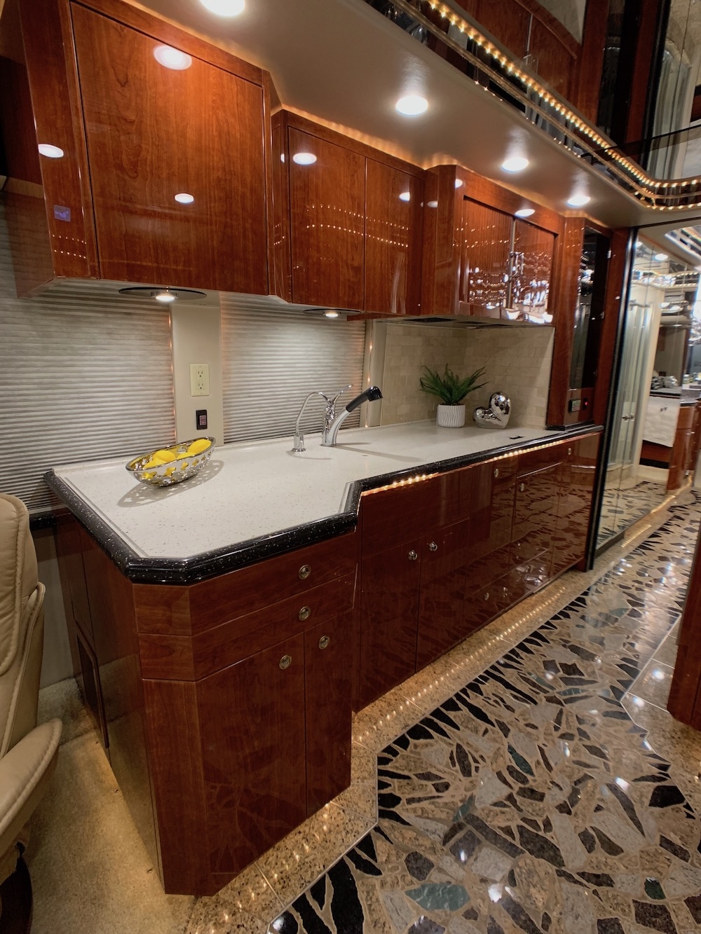 2003 Prevost Featherlite  H3-45 For Sale