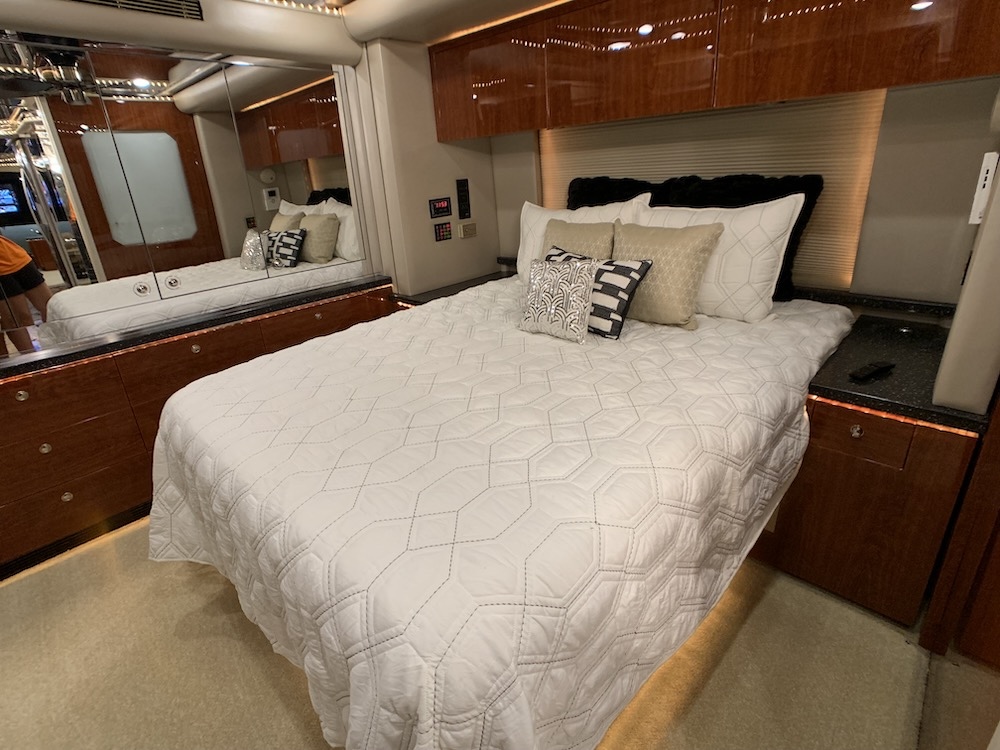 2003 Prevost Featherlite  H3-45 For Sale