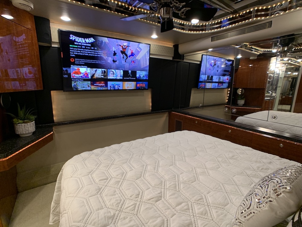 2003 Prevost Featherlite  H3-45 For Sale