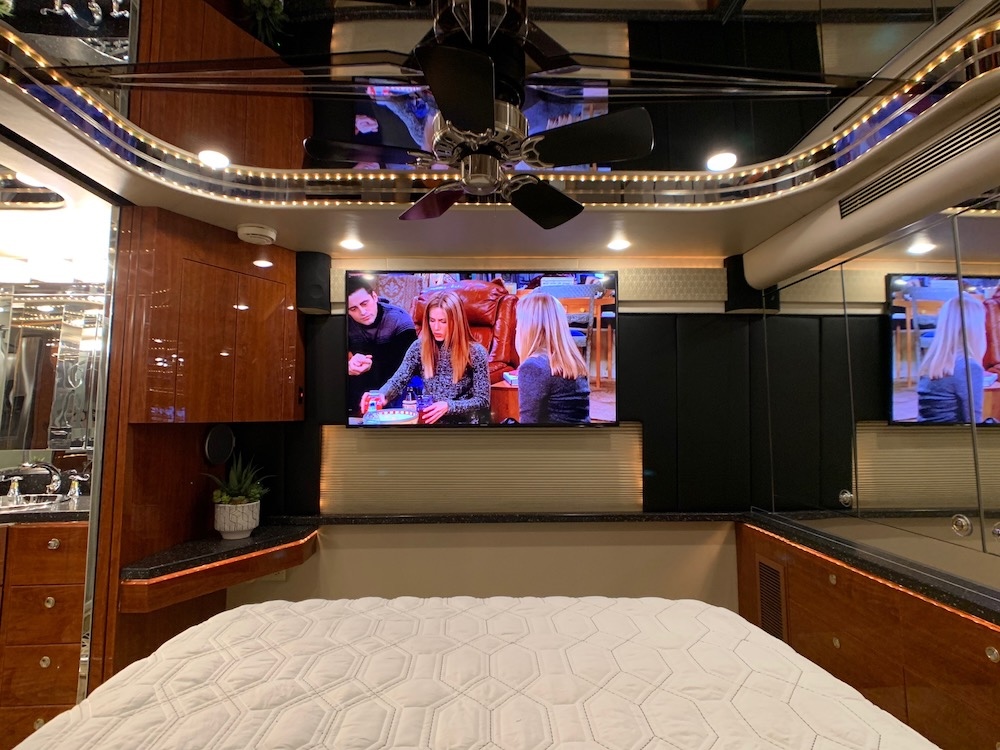 2003 Prevost Featherlite  H3-45 For Sale