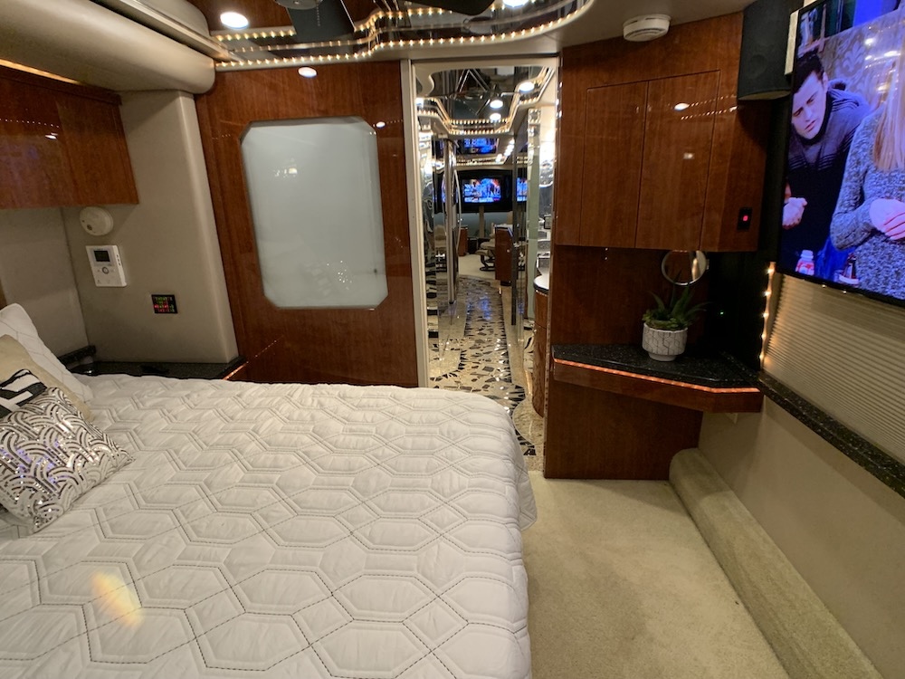 2003 Prevost Featherlite  H3-45 For Sale