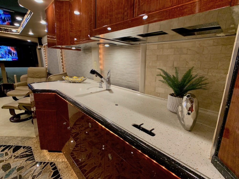 2003 Prevost Featherlite  H3-45 For Sale