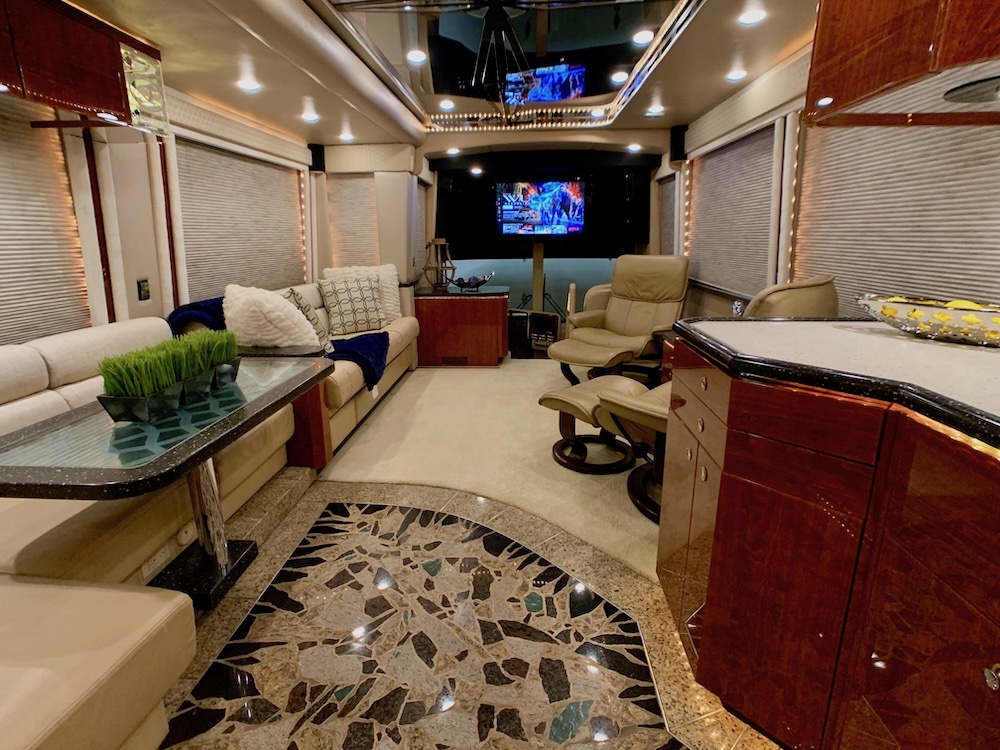 2003 Prevost Featherlite  H3-45 For Sale