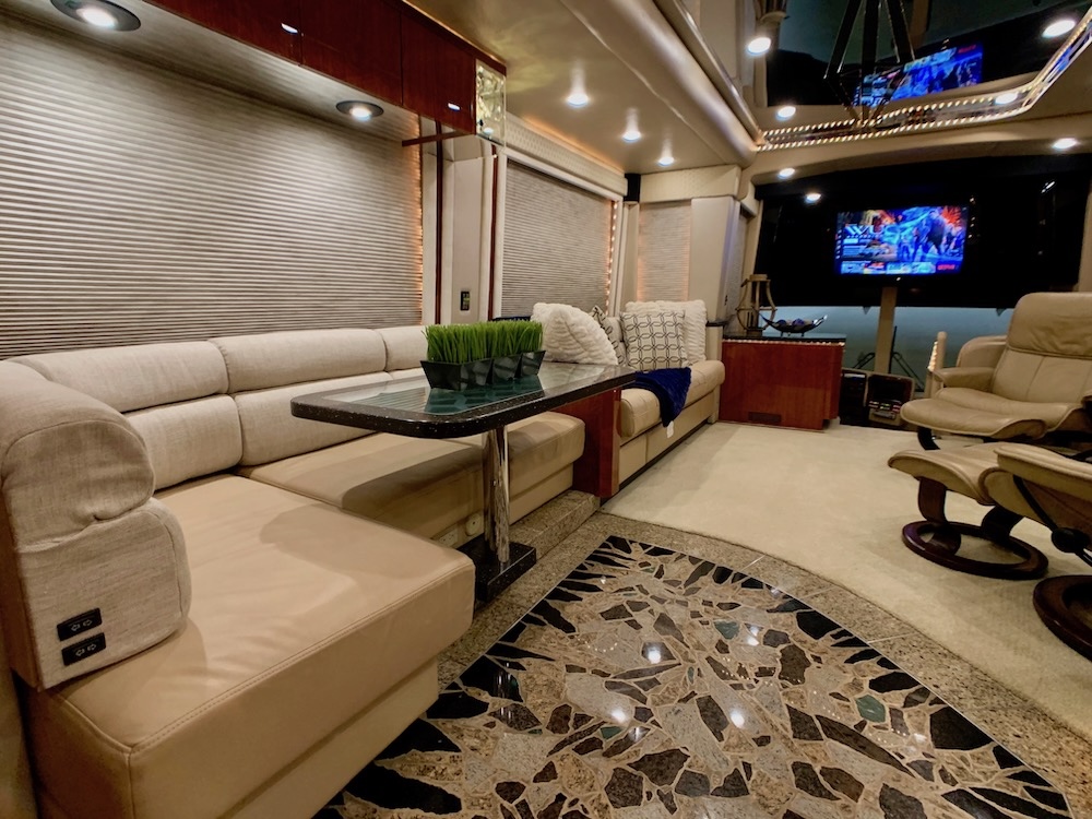 2003 Prevost Featherlite  H3-45 For Sale
