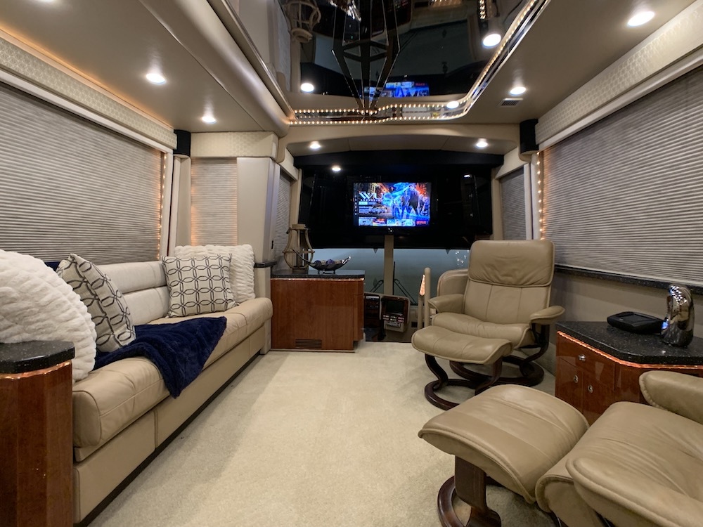 2003 Prevost Featherlite  H3-45 For Sale