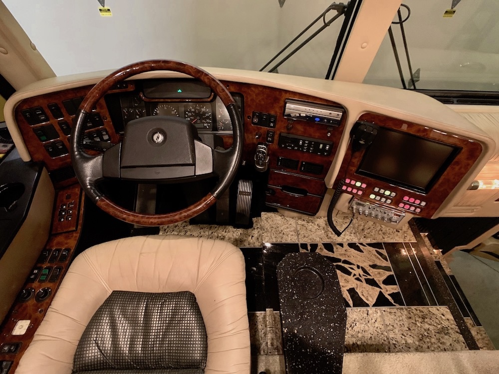 2003 Prevost Featherlite  H3-45 For Sale