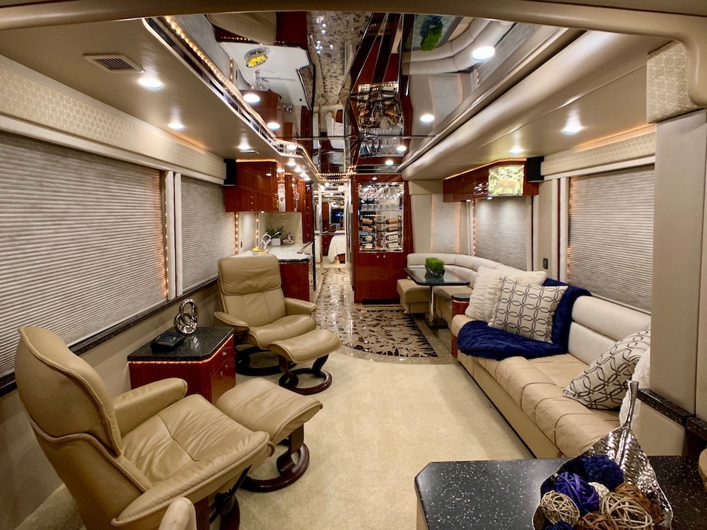 2003 Prevost Featherlite  H3-45 For Sale